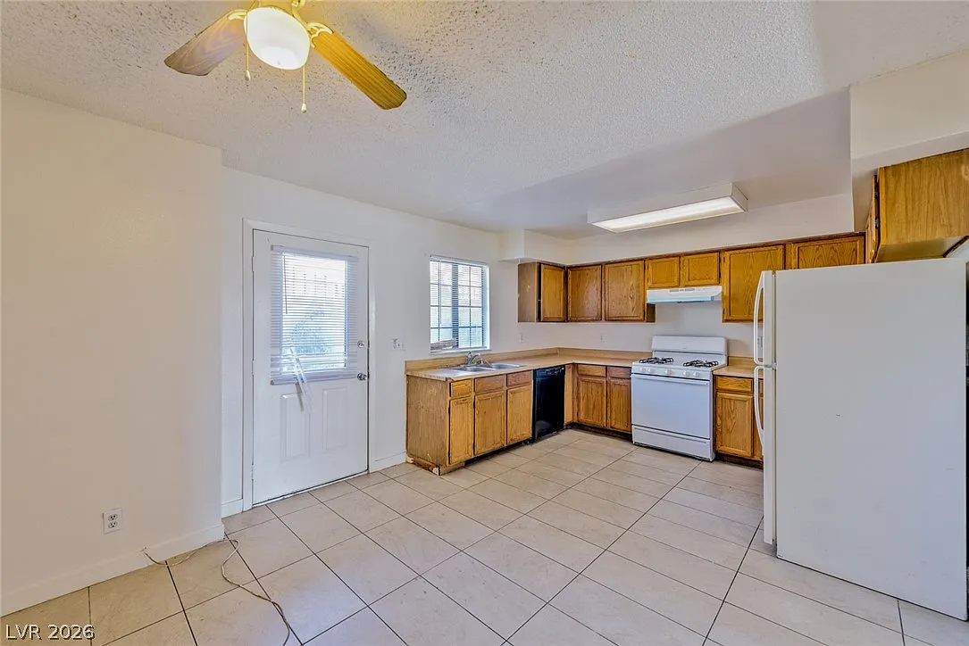 3 bed, 1.5 bath, 1178 sqft, $1,000 — Photo 2