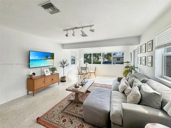 640 SW 6th St, Hallandale Beach, FL 33009