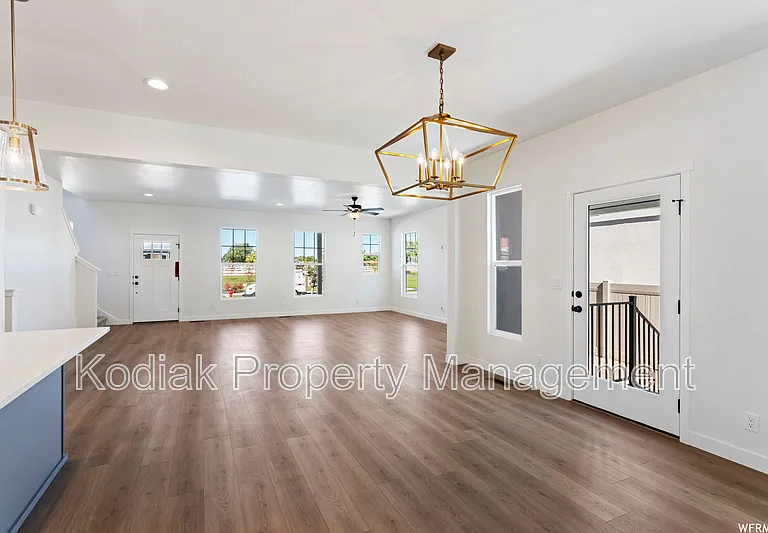 991 W Shoreline Dr — Photo 8