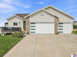 13420 Highlander Pl, Waverly, NE 68462