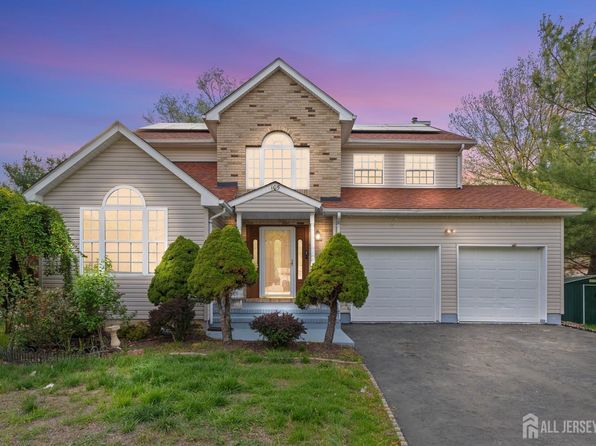 105 Harmony Ln, Englishtown, NJ 07726