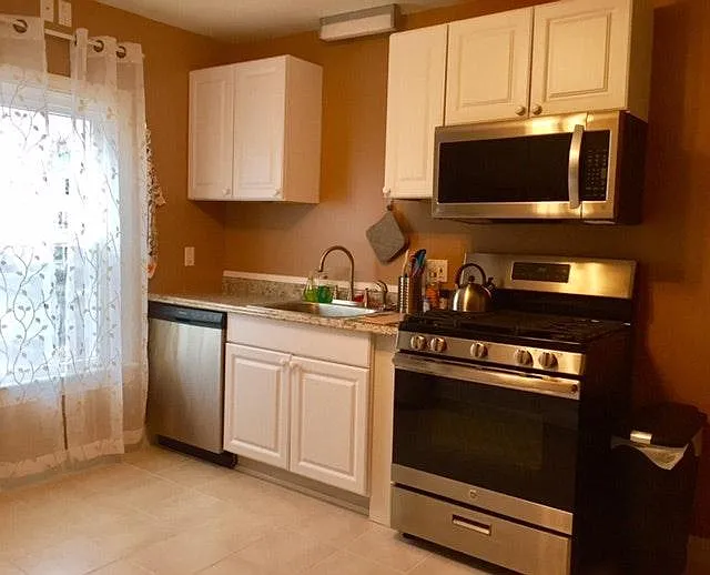 19 Grove Ave #3 — Photo 4