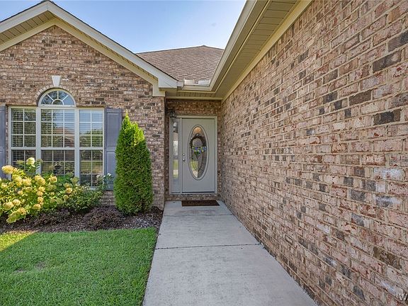 3rd image of 12327 Huntington Village Dr