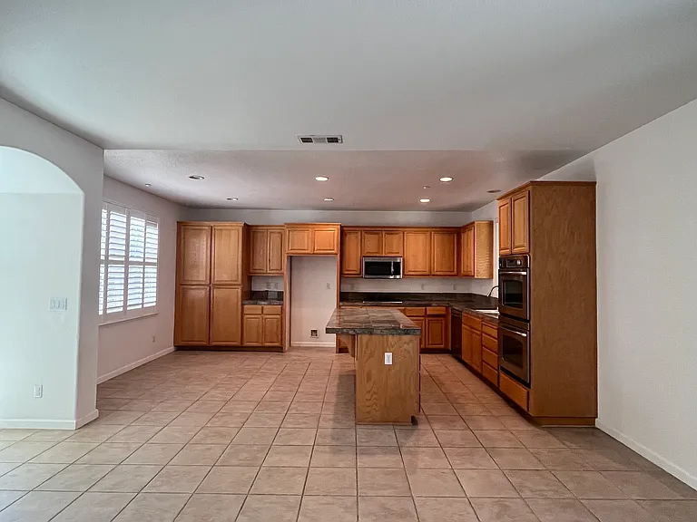 Kitchen (Wide Angle)