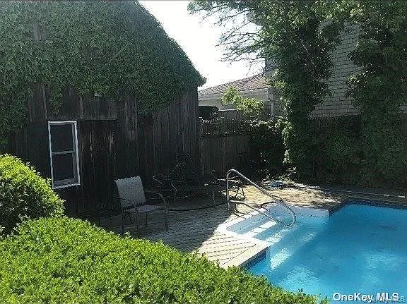 11 Biarritz St — Photo 6