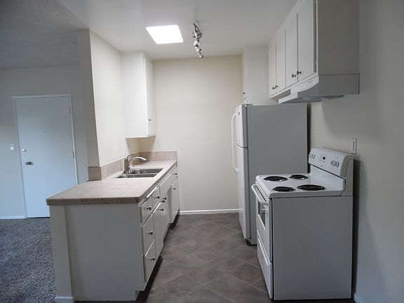 2nd image of 1255 Seward St APT 309