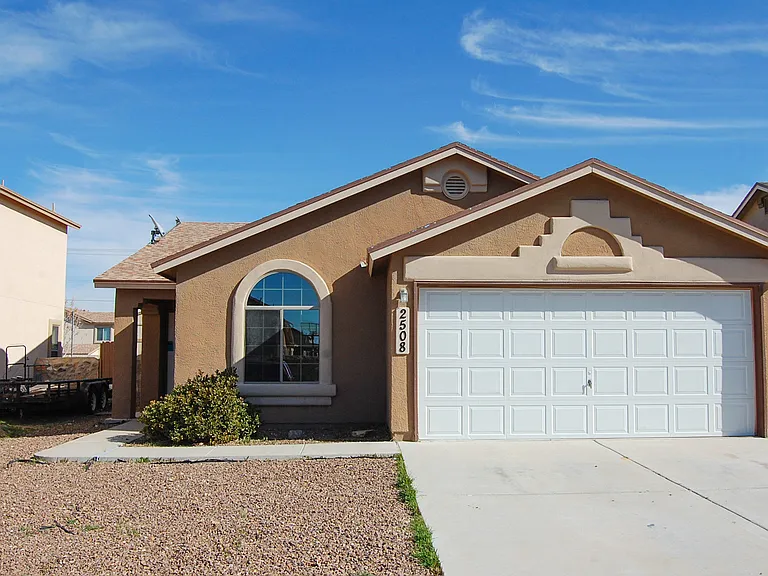 2508 Sparrow Point St — Photo 1