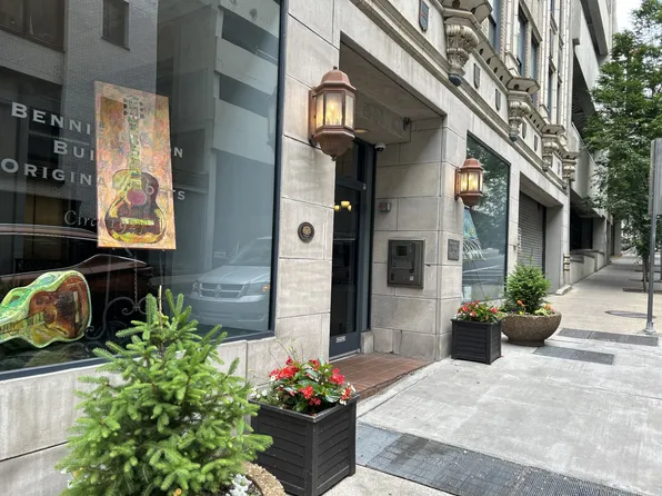 700 Church St APT 303, Nashville, TN 37203