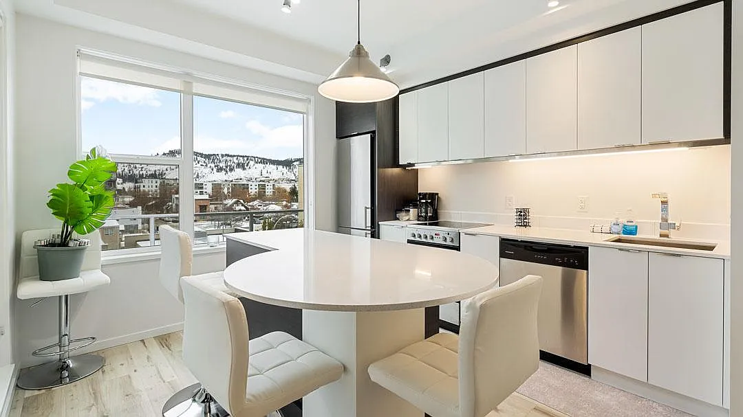 2 bed, 700 sqft, $2,150 — Photo 2