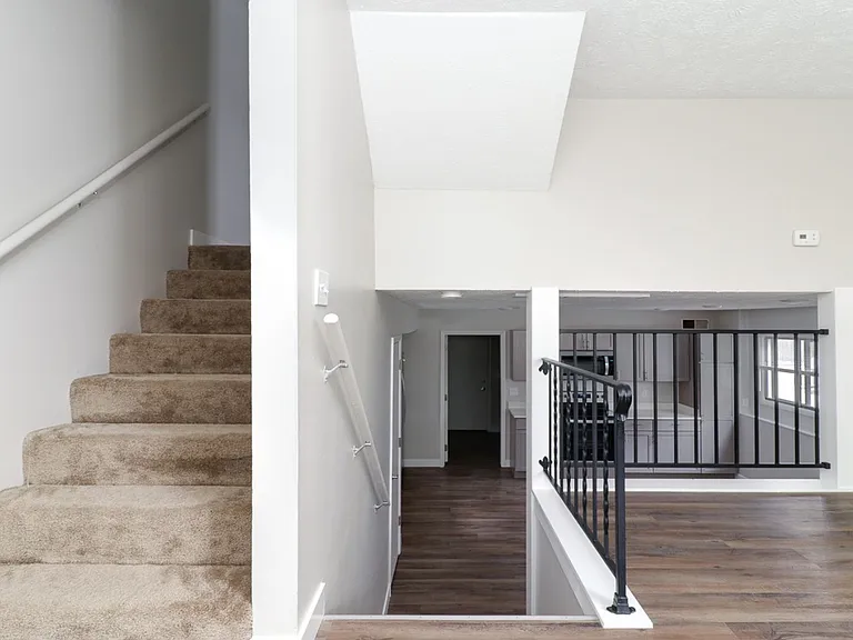 111 N Orr Dr — Photo 4