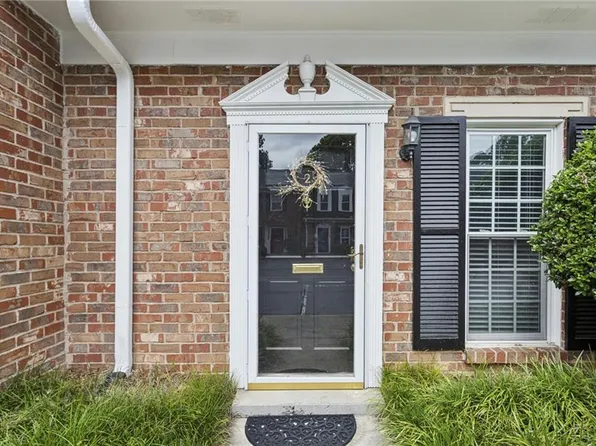 2 Scotland Pl NW, Atlanta, GA 30318