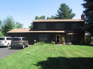 18 Lancelot Rd, Manalapan, NJ 07726