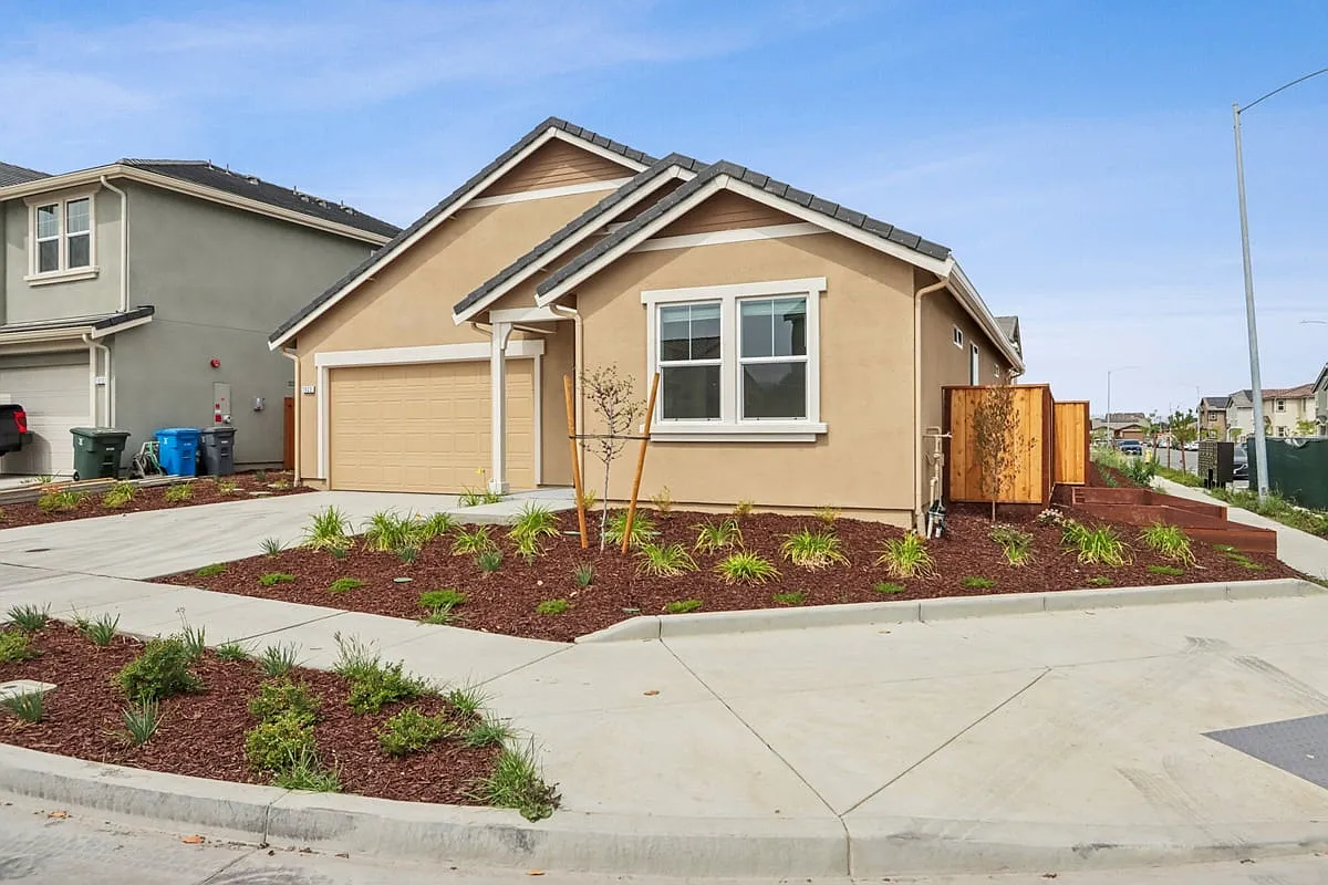 1920 Peony St photo 1
