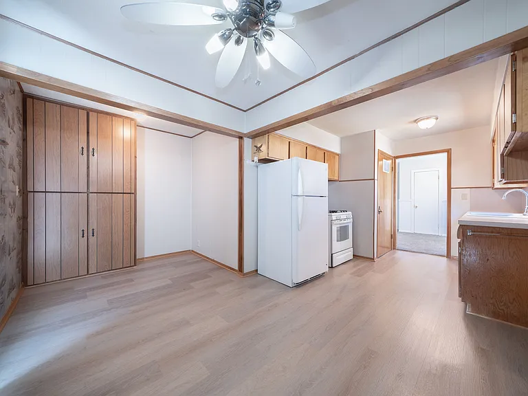 3118 S McLean Blvd — Photo 4