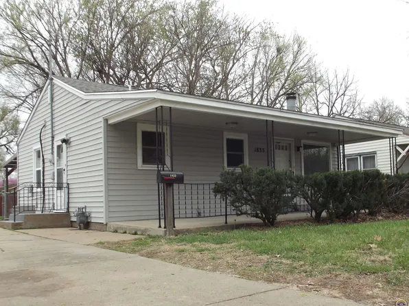 1833 SW Moundview Dr, Topeka, KS 66604