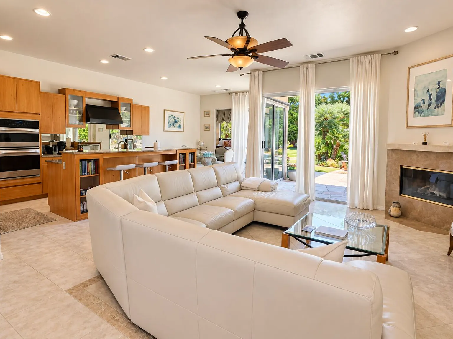 4 bed, 2856 sqft, $5,500 — Photo 3
