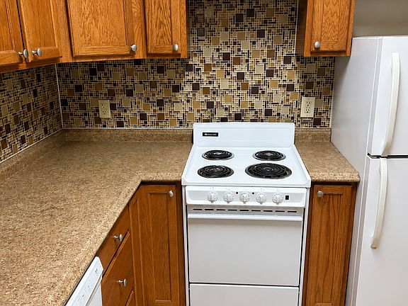 3rd image of 2041-2043 Wightman St #2B-1Ba-858Sqft