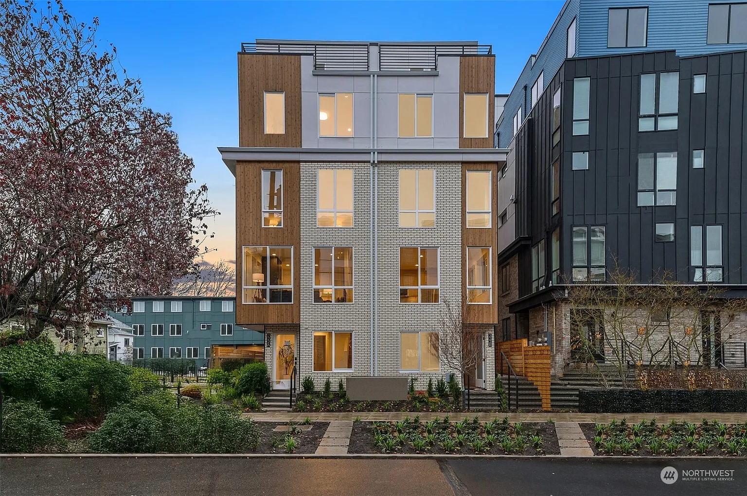222 F 10th Avenue E photo 1