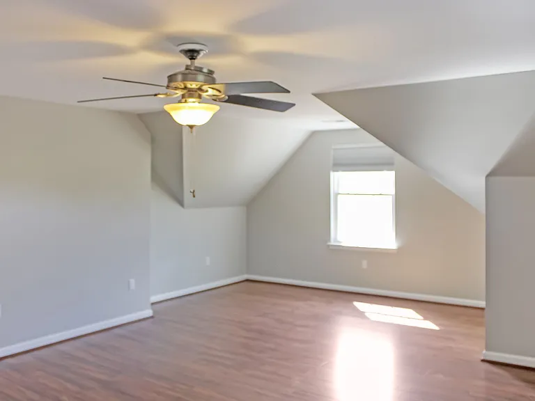 455 Phillips Ln — Photo 14