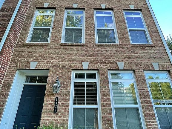 3rd image of 9421 Canonbury Sq