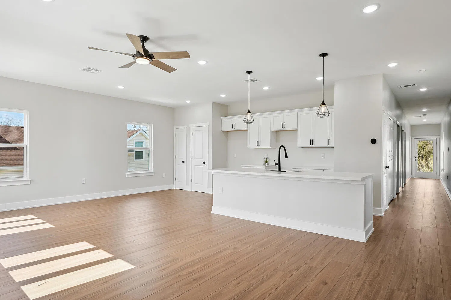 2 bed, 2836 sqft, $2,000 — Photo 2