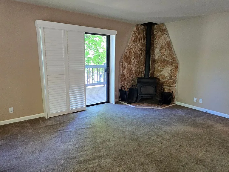 346 Gracie Rd — Photo 3