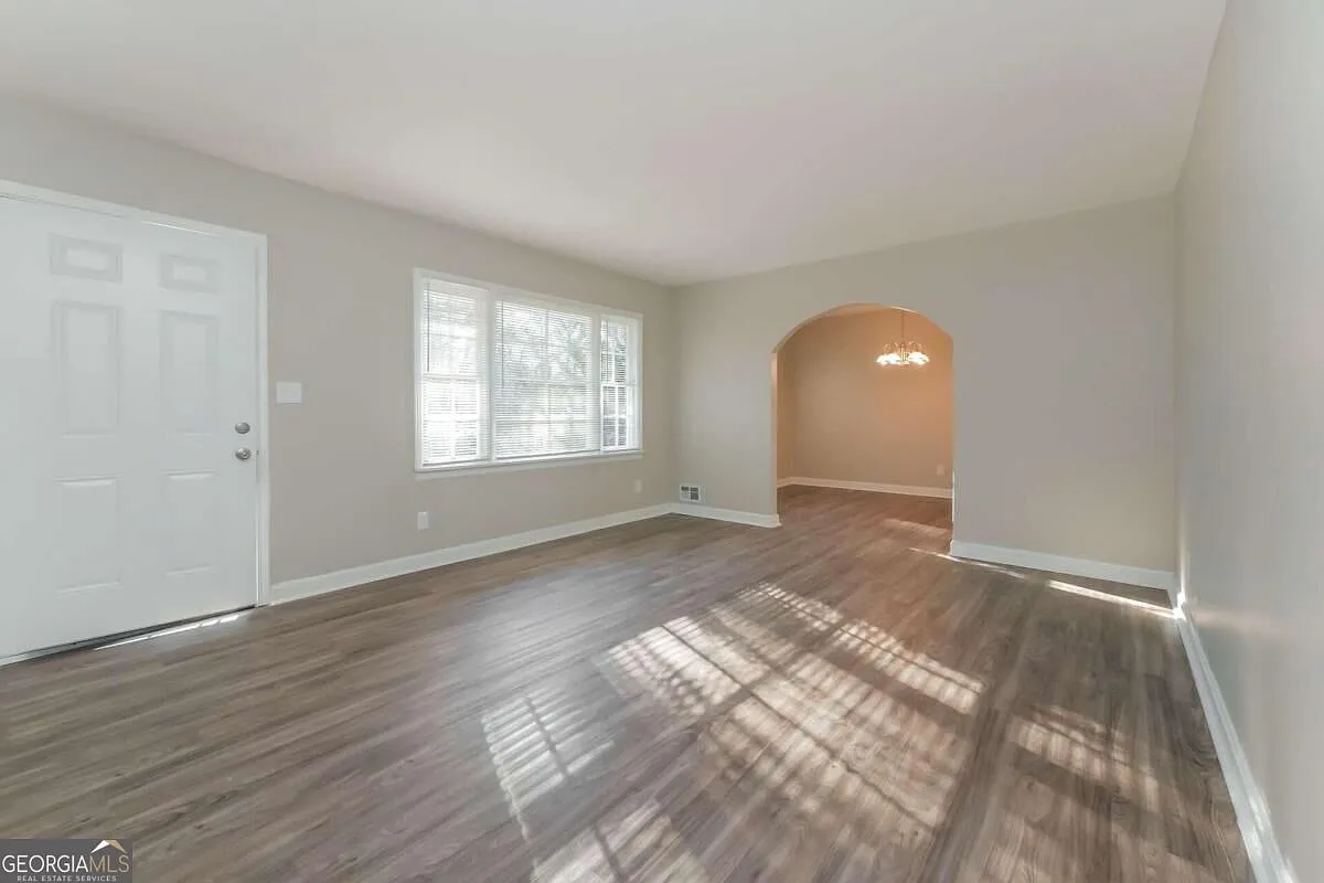3 bed, 1.5 bath, 1847 sqft, $2,300 — Photo 4