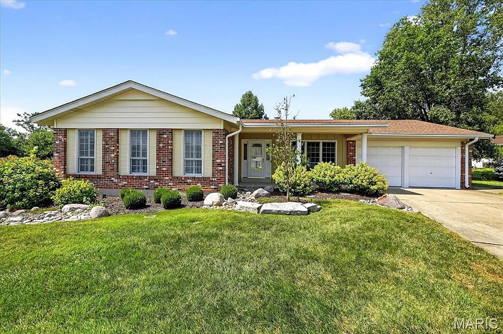 5051 Lampglow Ct photo 1
