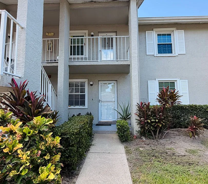 1435 Millstream Ln #204