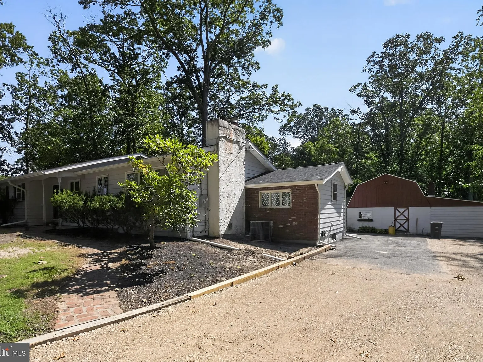 4 bed, 1852 sqft, $3,500 — Photo 2