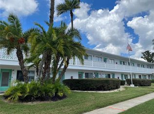 8450 112th St APT 201, Seminole, FL 33772