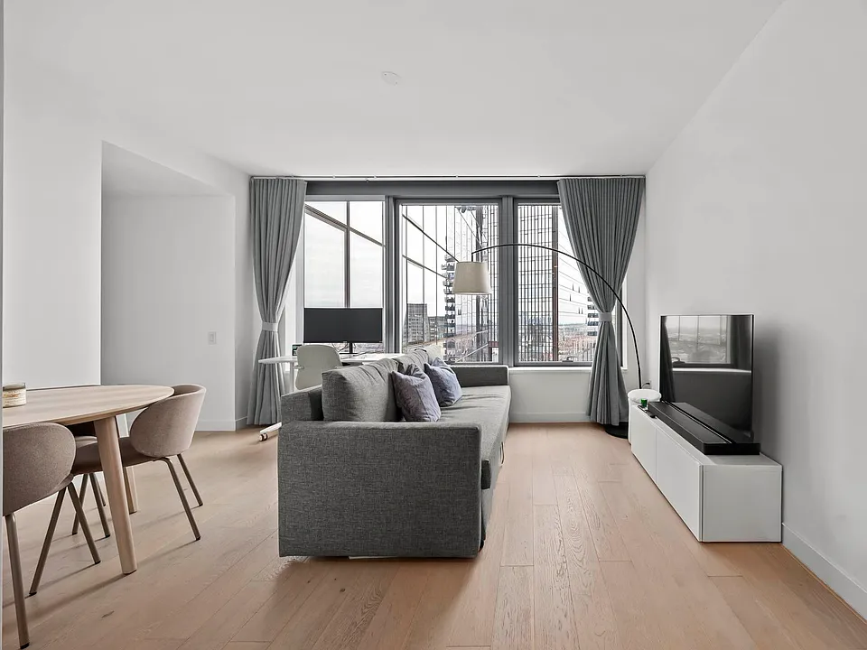 3 Court Sq #6206