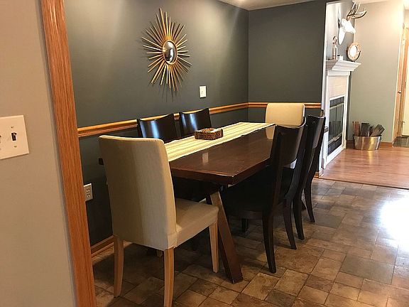 Eat-in kitchen nook