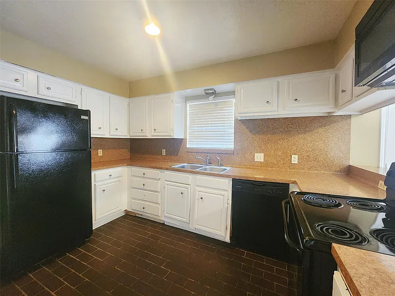 3418 Avenue P — Photo 8