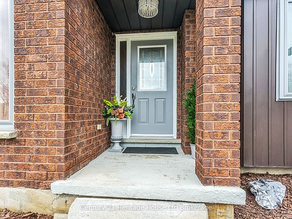3rd image of 15 Gibson Dr