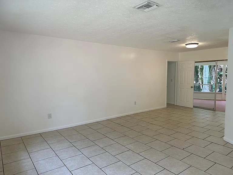 1 Indialucie Pkwy — Photo 24