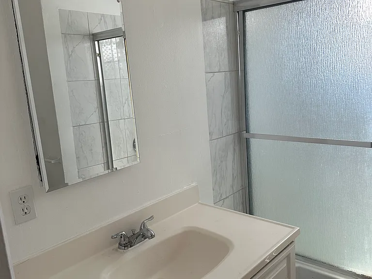 1321 Burwood St #2 — Photo 3