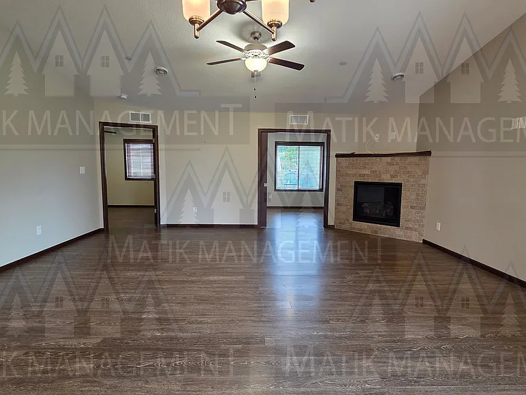 2581 Hawk Ridge Ct SE — Photo 8