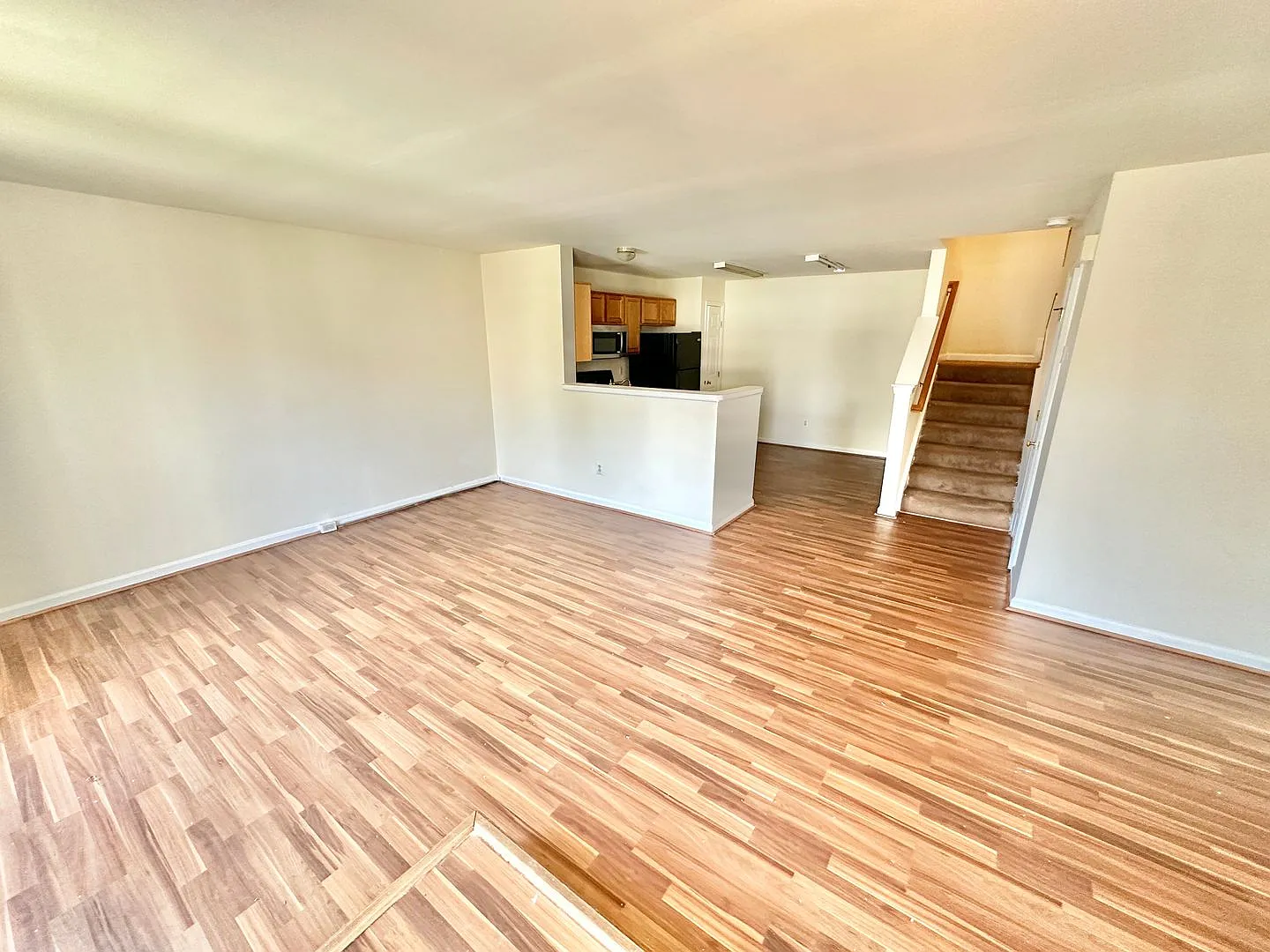 Fantastic 3 Bedroom Townhouse in Wellington/Cloverhill Manassas, VA — Photo 3