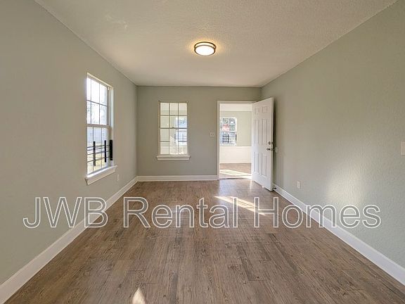 5th image of 3037 Imperial St