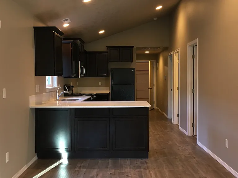 1295 W Rail Way — Photo 4
