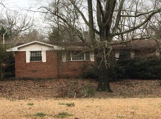 924 Crest Dr, Chickamauga, GA 30707