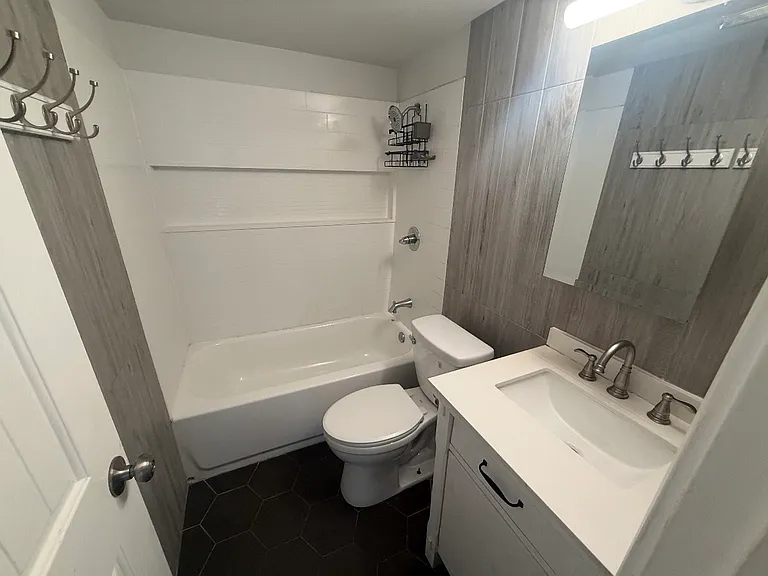 312 W Rentz St #95 — Photo 6
