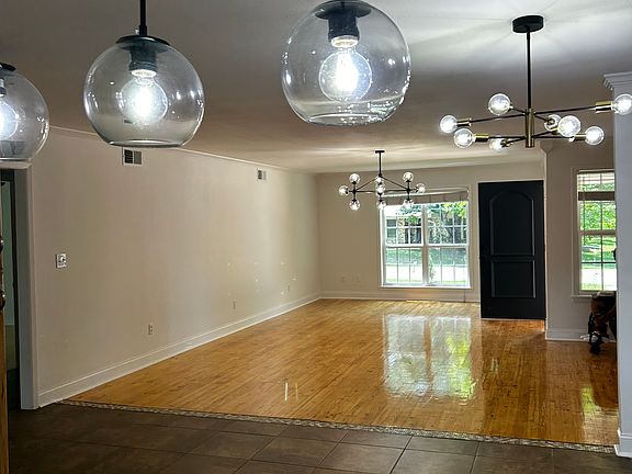 4th image of 211 Francis Dr
