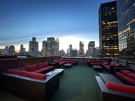 Rented by Manhattan Realty Group | media 22