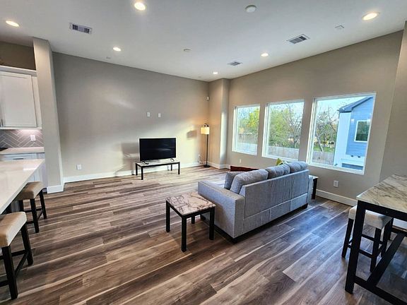 3rd image of 2615 Huntington Creek Ln #Id1060803p