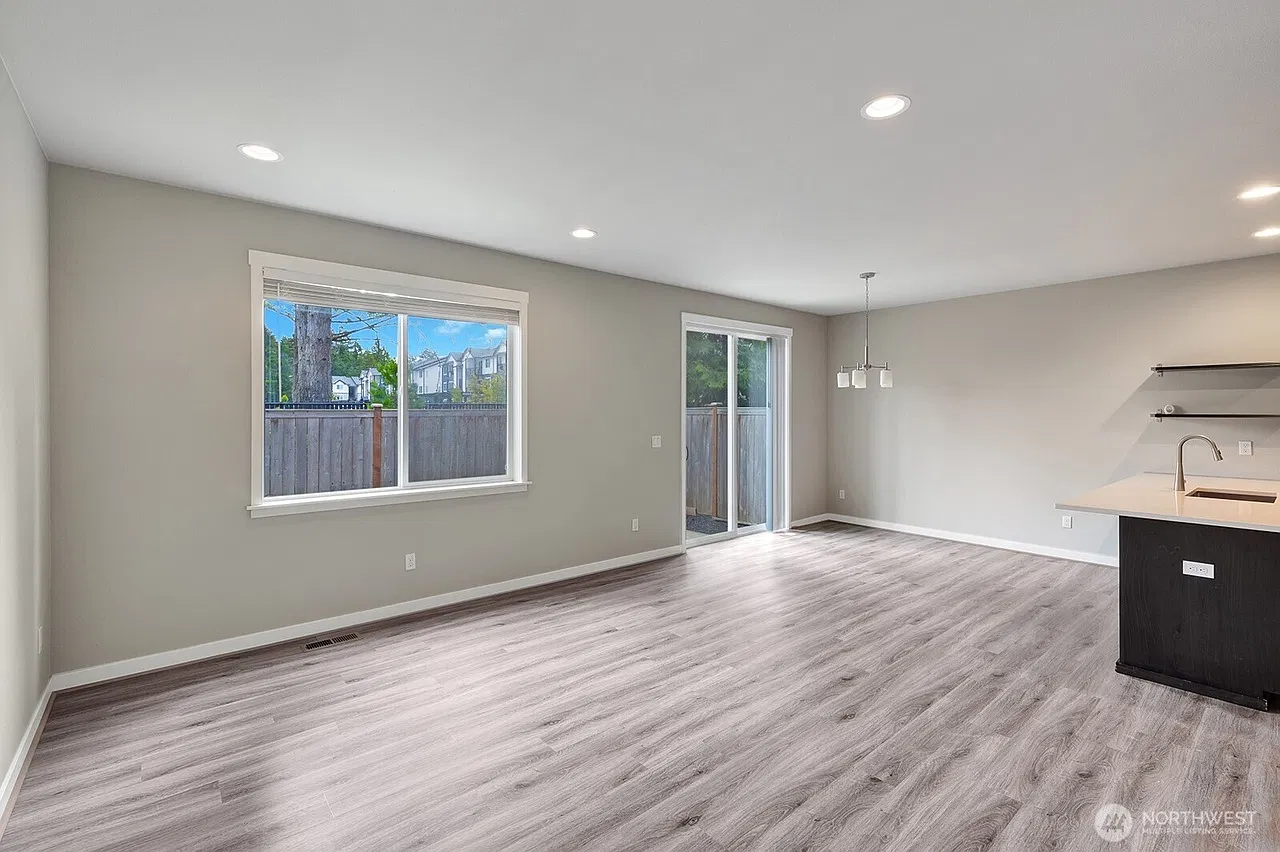 4 bed, 2.5 bath, 1742 sqft, $2,995 — Photo 3