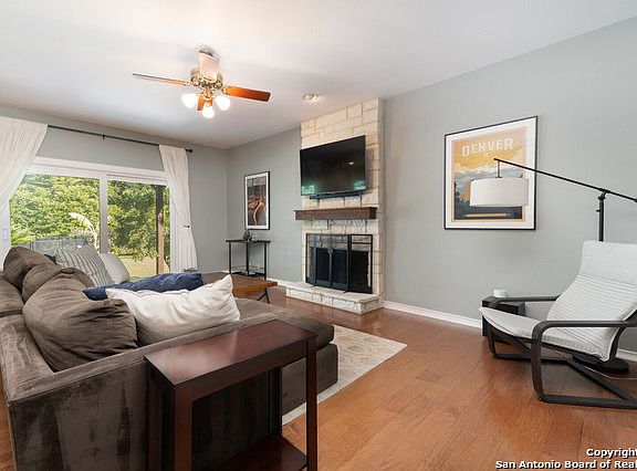 4th image of 29307 MANDETTA DR