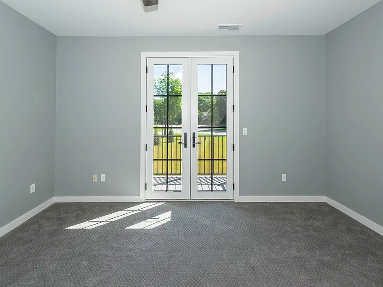 5399 Plymouth Rd — Photo 33