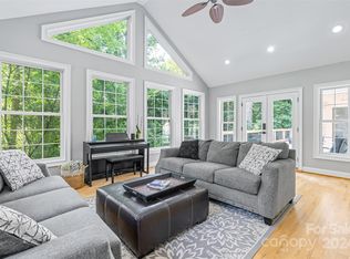 308 Heathcote Rd, Hendersonville, NC 28791